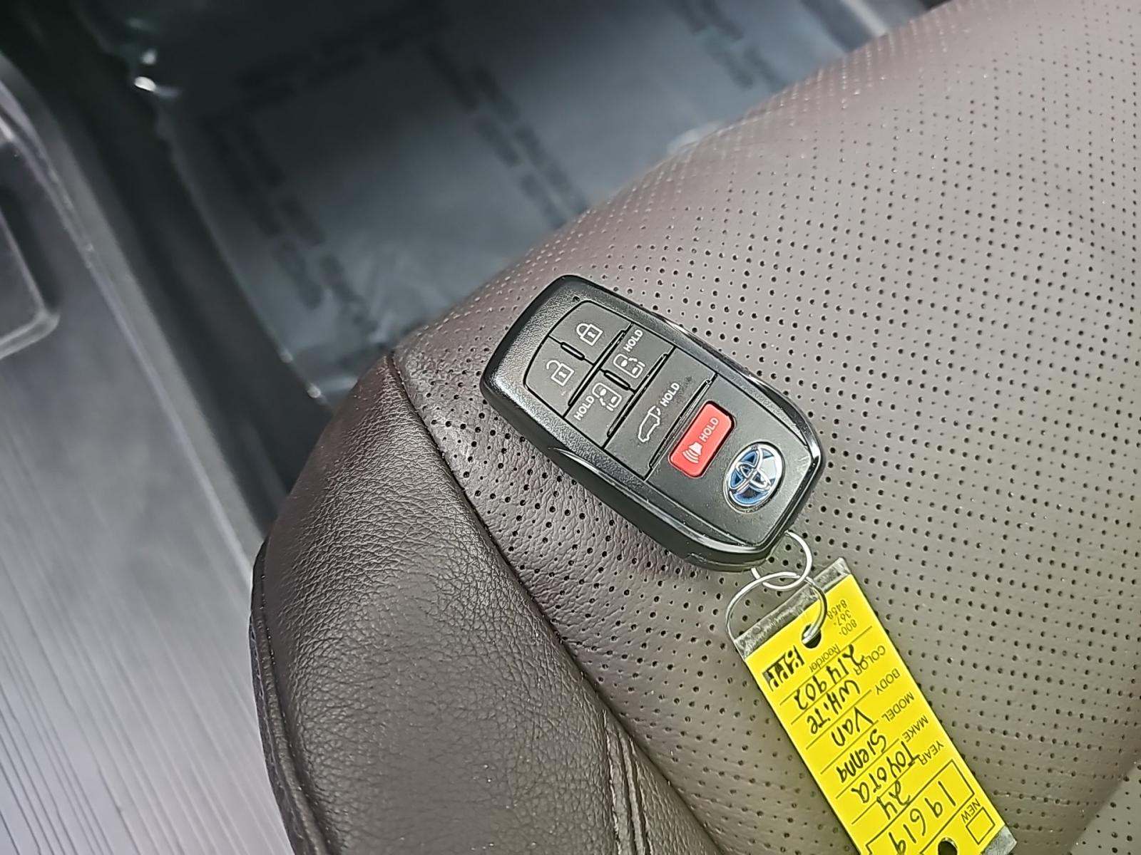 2024 Toyota Sienna Platinum FWD