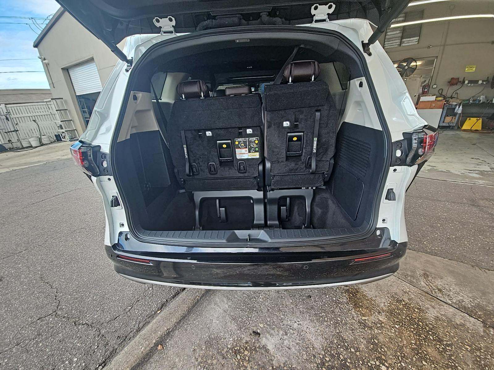 2024 Toyota Sienna Platinum FWD