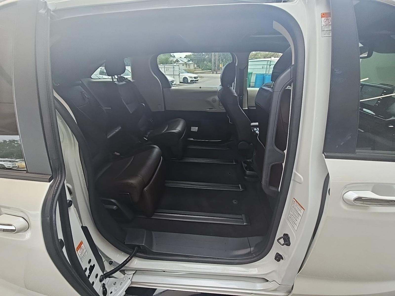 2024 Toyota Sienna Platinum FWD