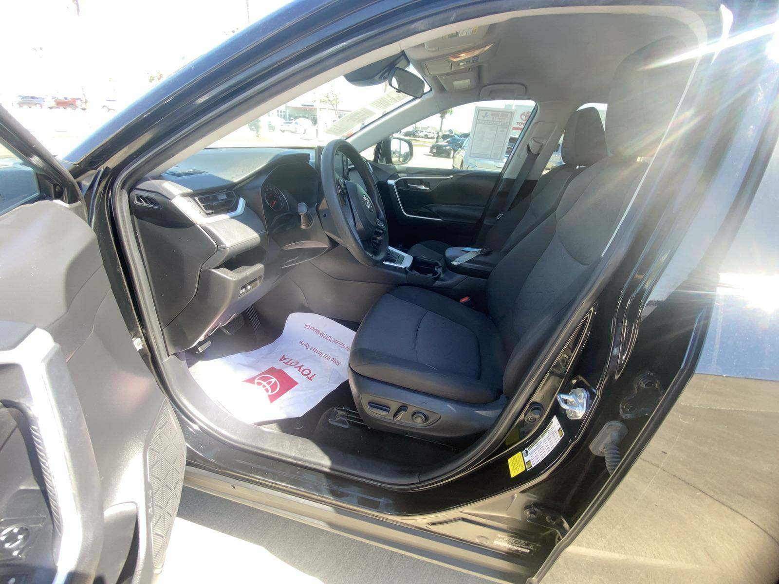 2021 Toyota RAV4 XLE FWD