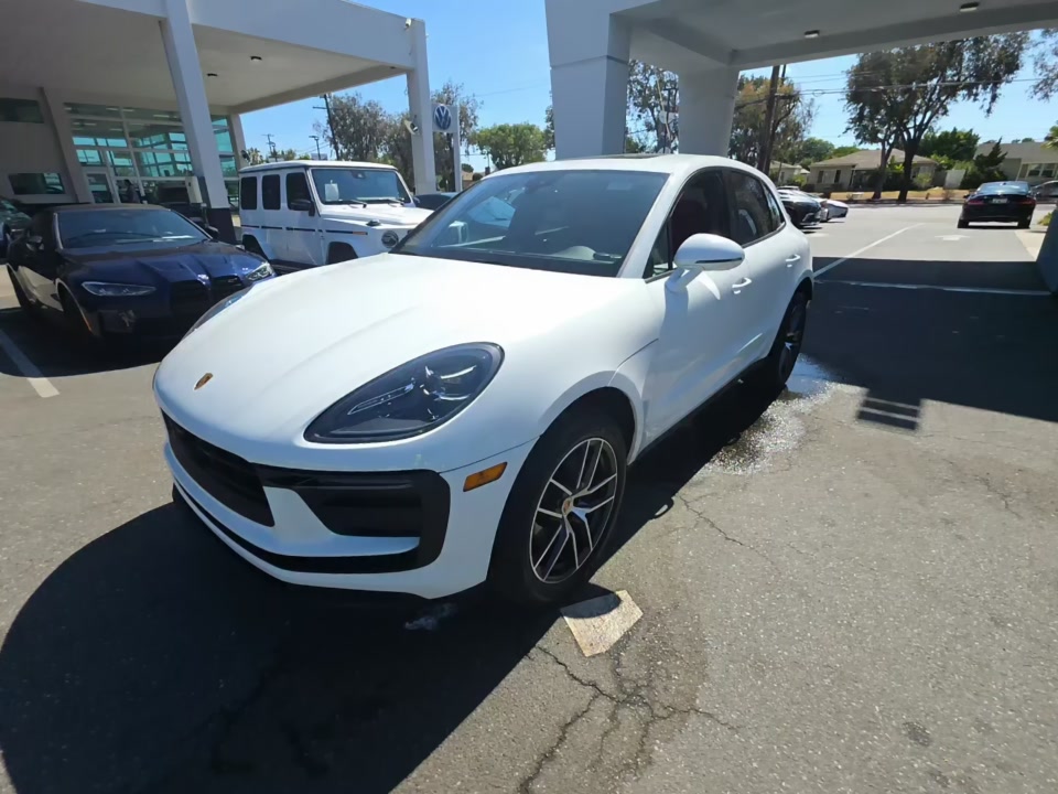 2025 Porsche Macan Base AWD