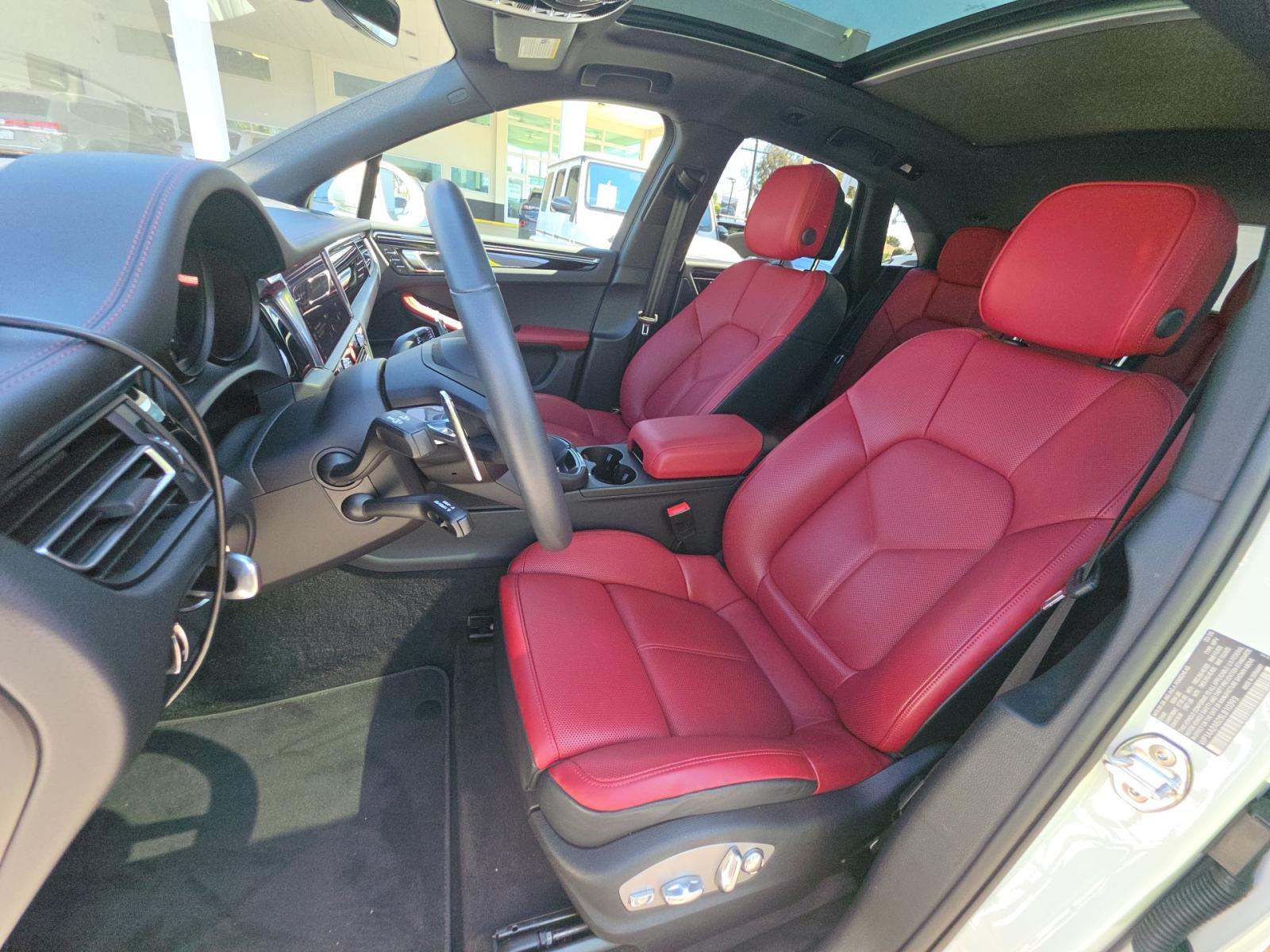 2025 Porsche Macan Base AWD