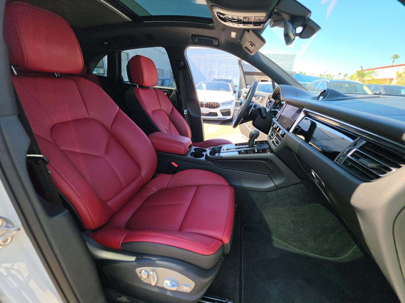 2025 Porsche Macan Base AWD