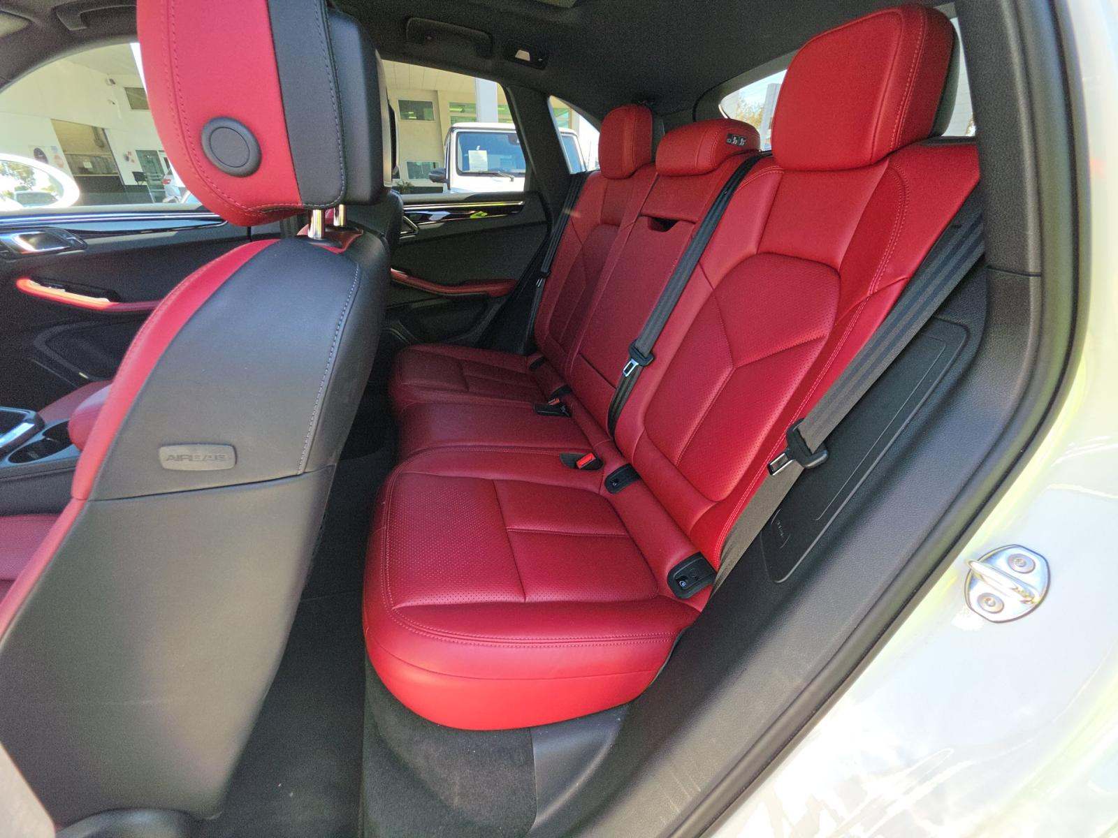 2025 Porsche Macan Base AWD
