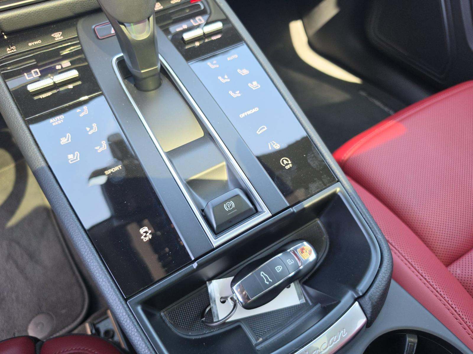 2025 Porsche Macan Base AWD