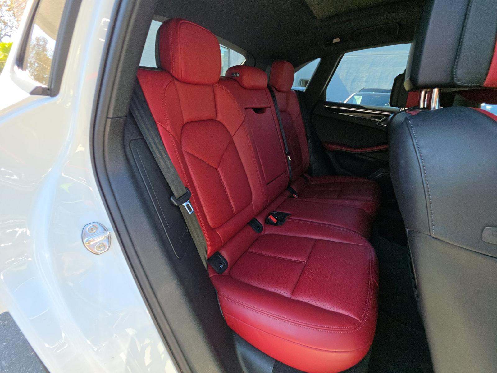2025 Porsche Macan Base AWD