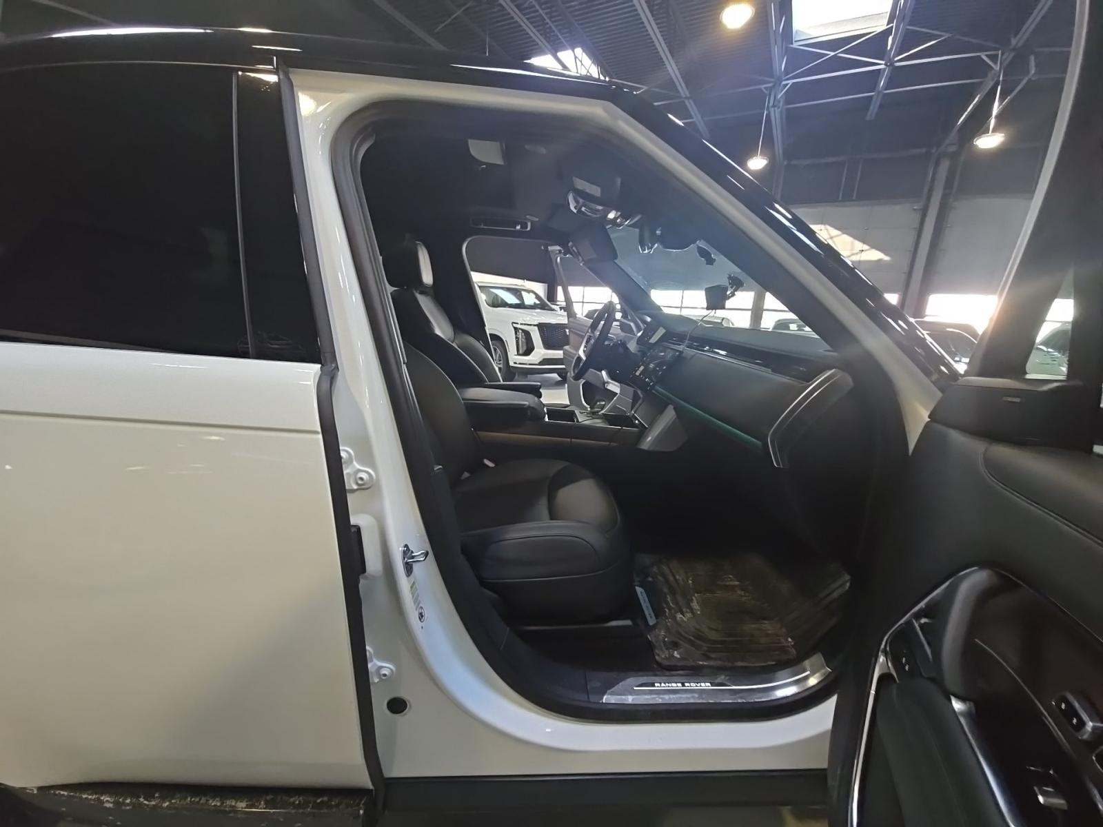 2025 Land Rover Range Rover Plug-In Hybrid SE AWD