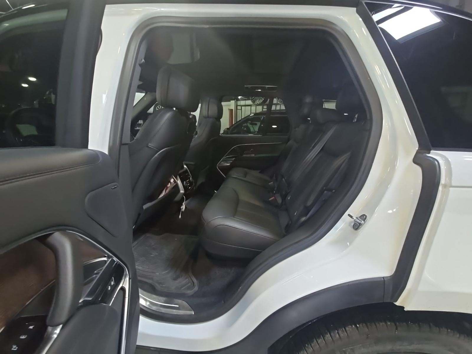 2025 Land Rover Range Rover Plug-In Hybrid SE AWD