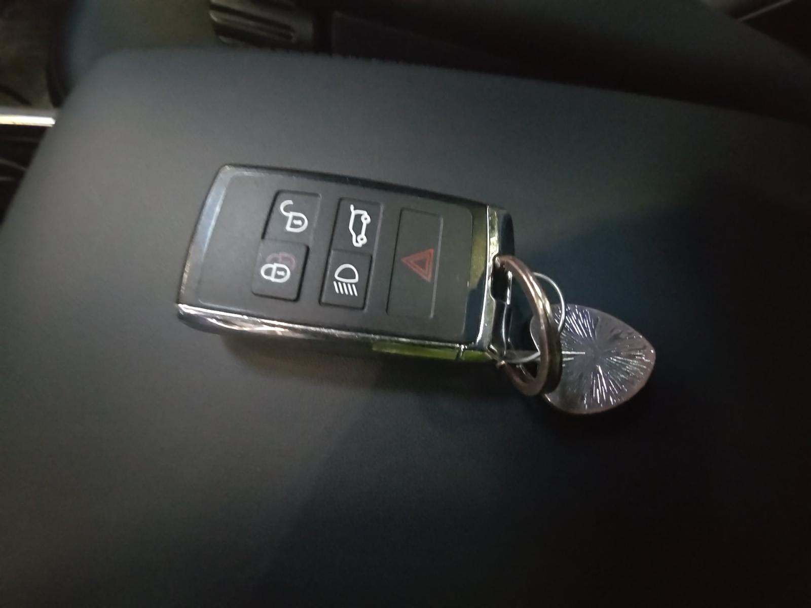 2025 Land Rover Range Rover Plug-In Hybrid SE AWD