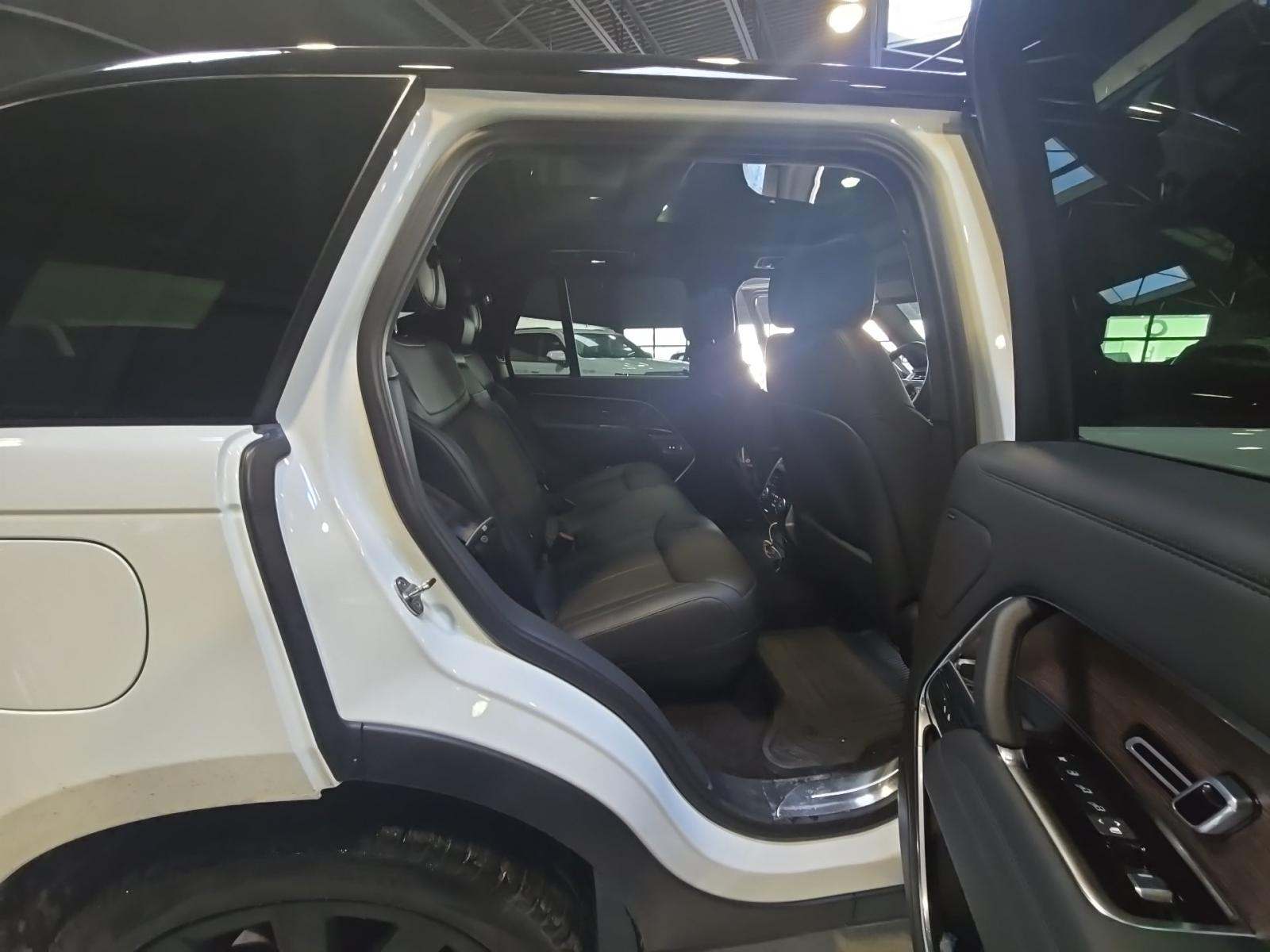 2025 Land Rover Range Rover Plug-In Hybrid SE AWD