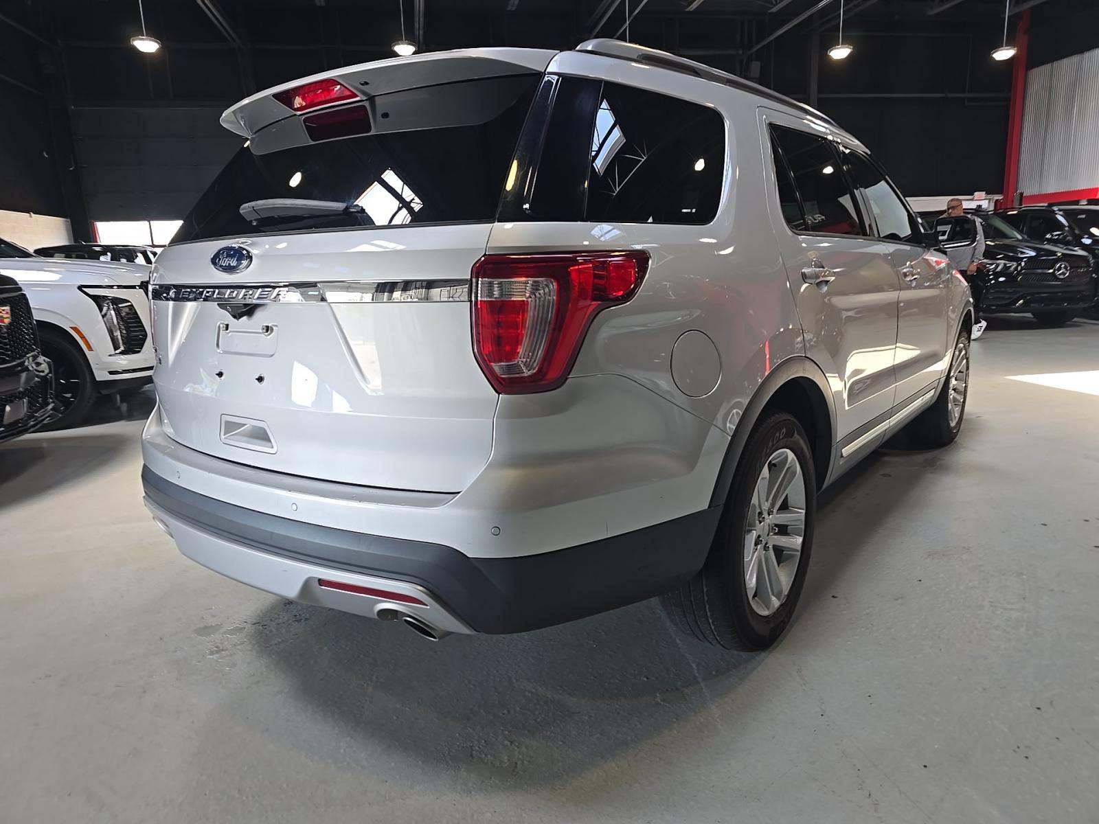 FORD EXPLORER - 3