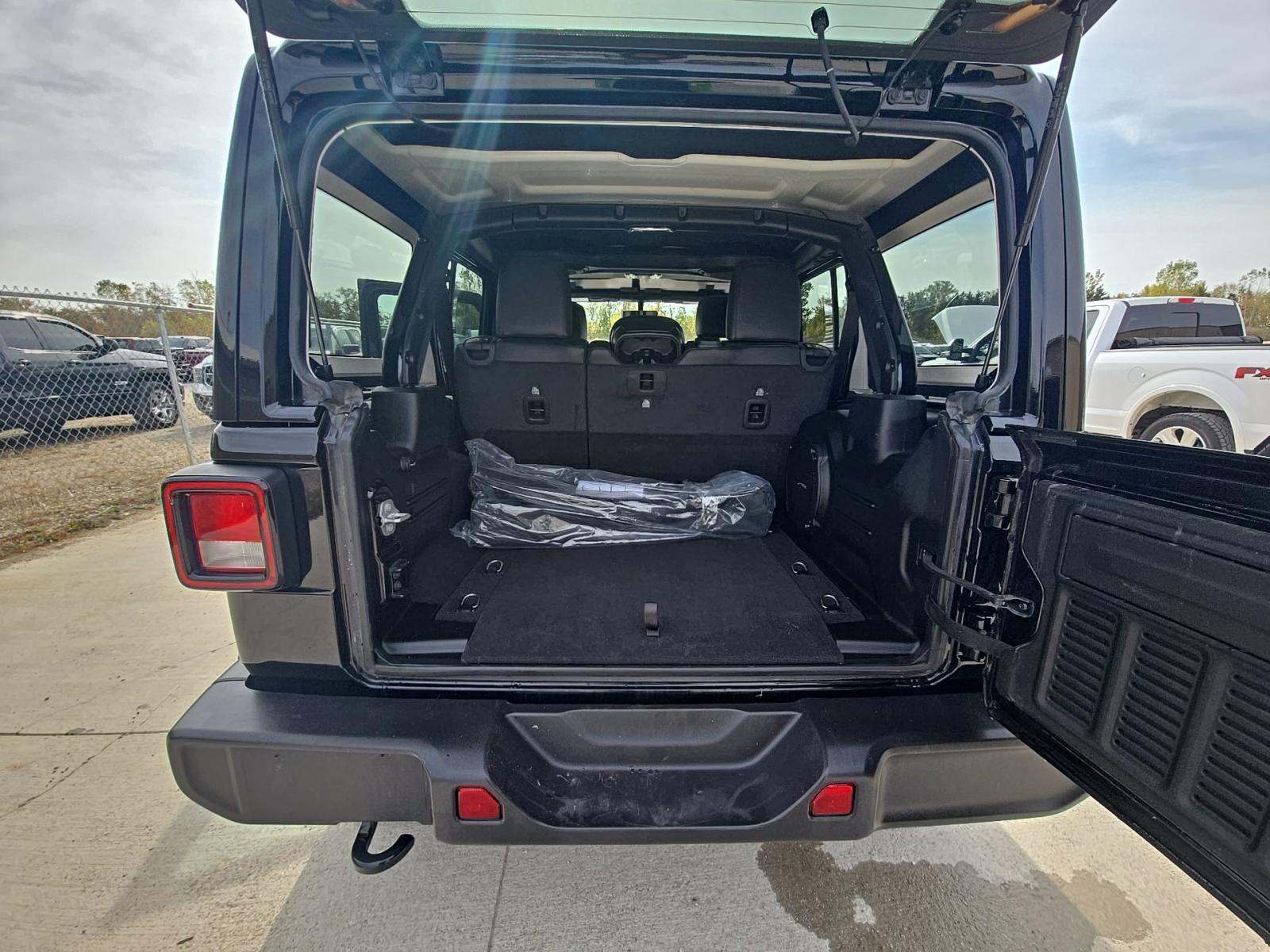 2023 Jeep Wrangler Sahara Altitude AWD