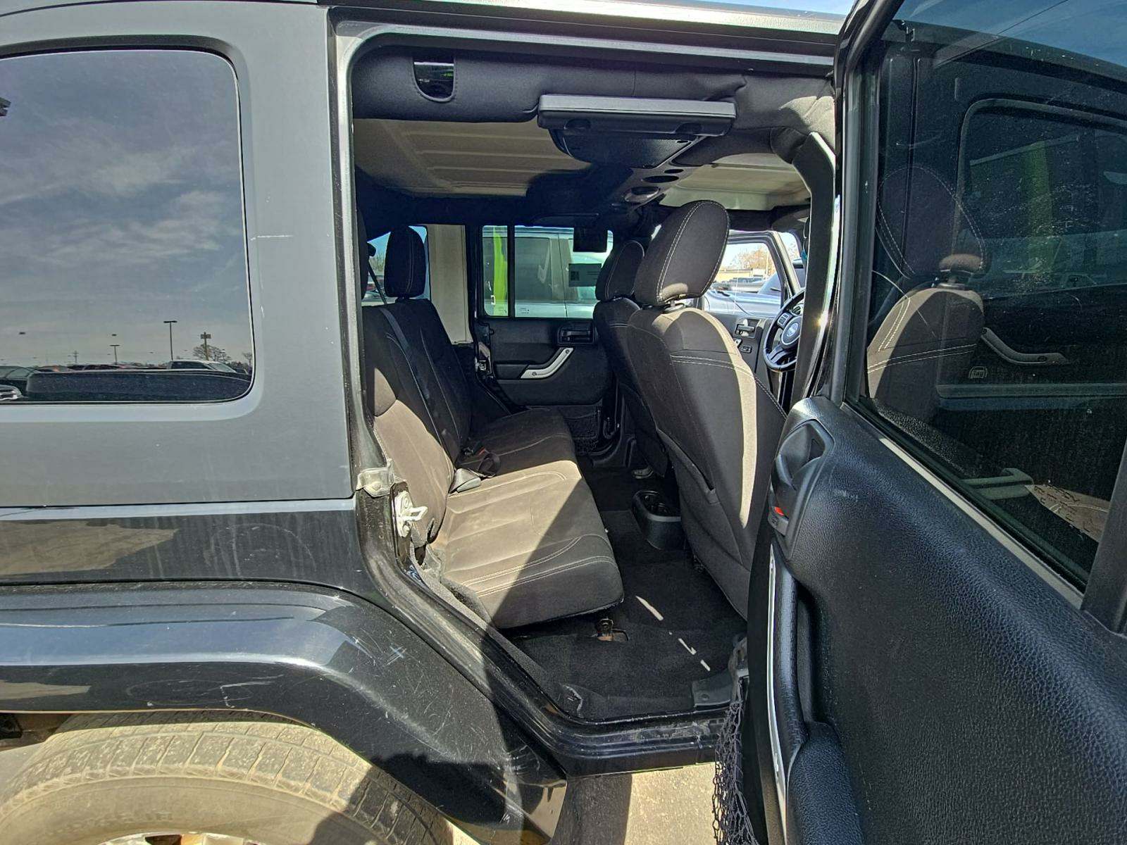 2017 Jeep Wrangler Unlimited Sahara AWD