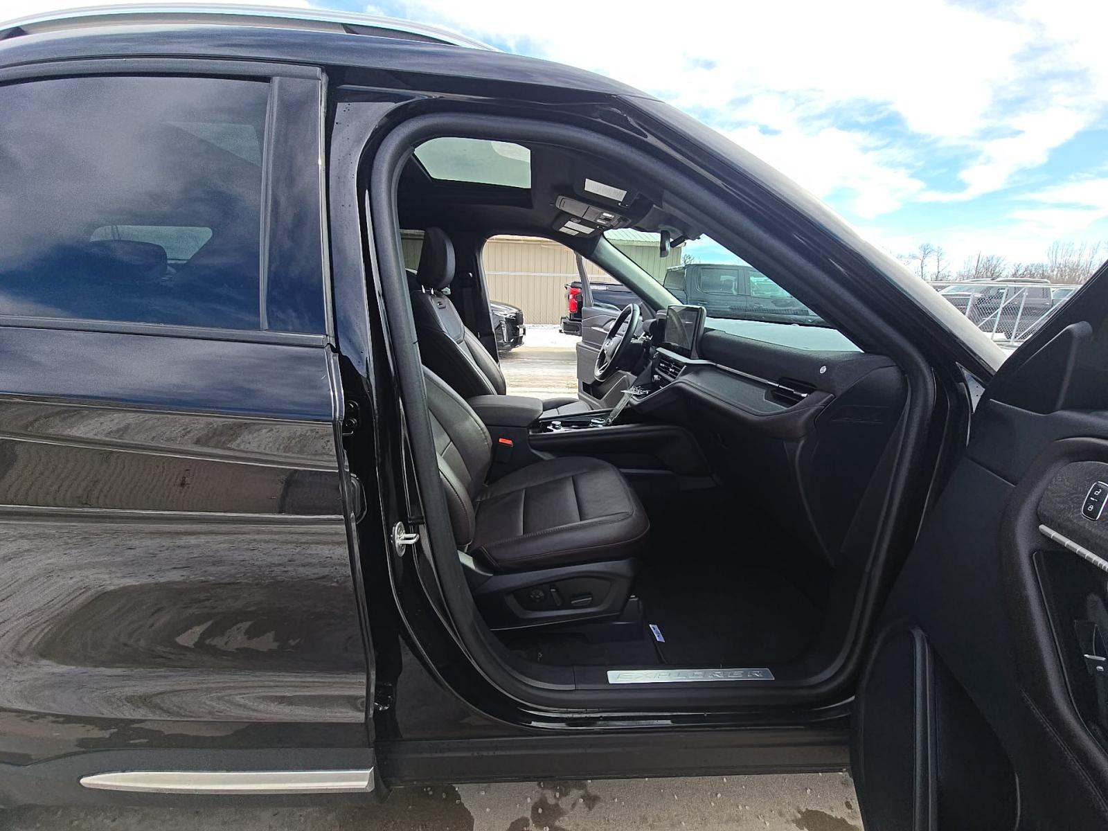 2025 Ford Explorer Platinum AWD