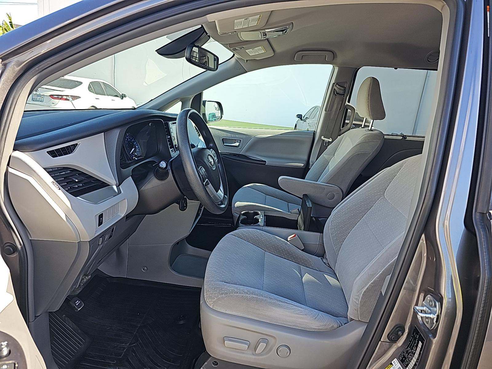 2018 Toyota Sienna LE FWD