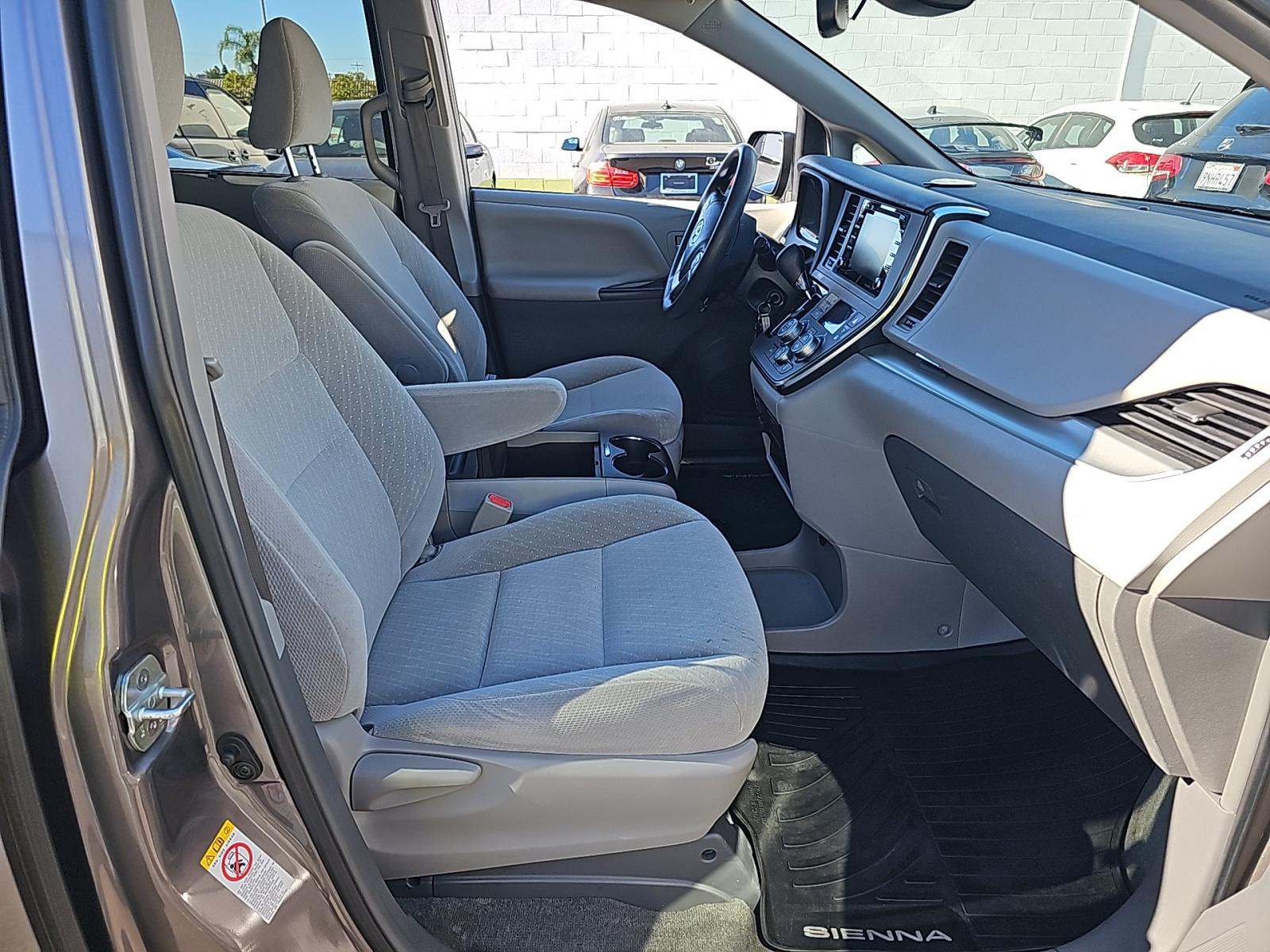 2018 Toyota Sienna LE FWD