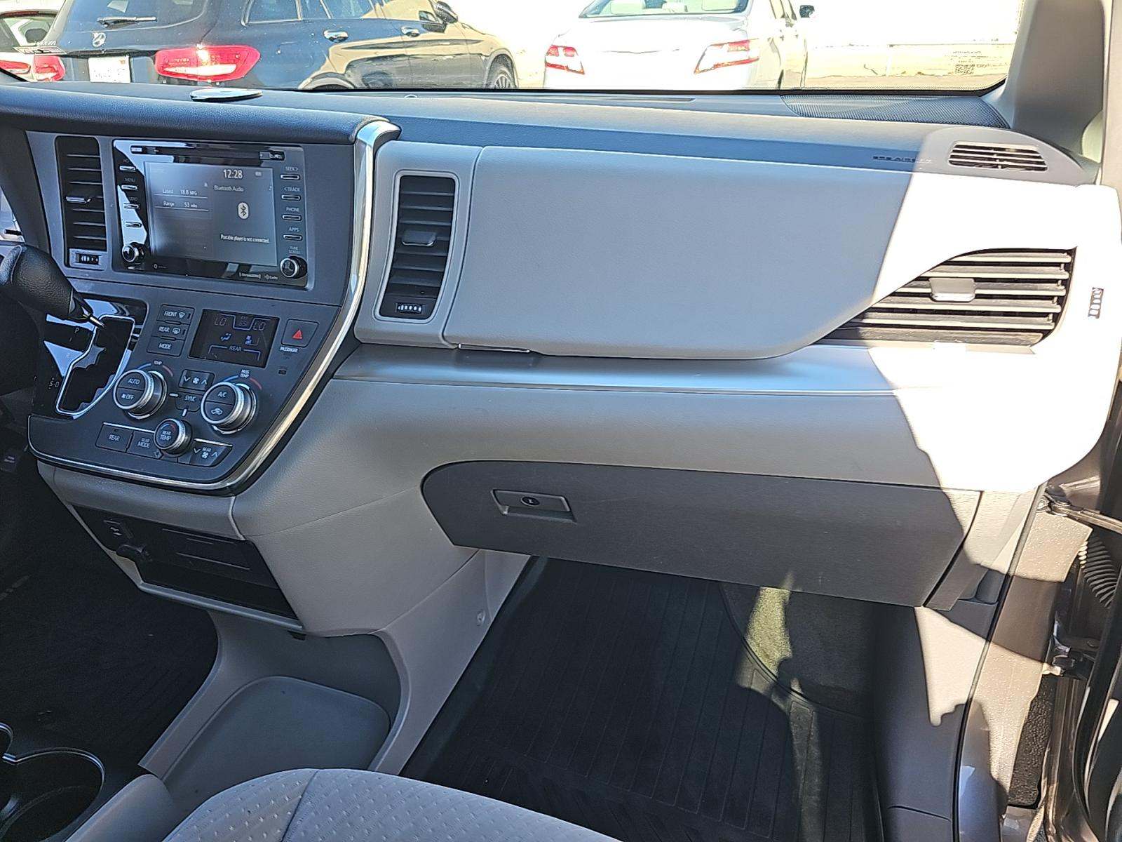 2018 Toyota Sienna LE FWD