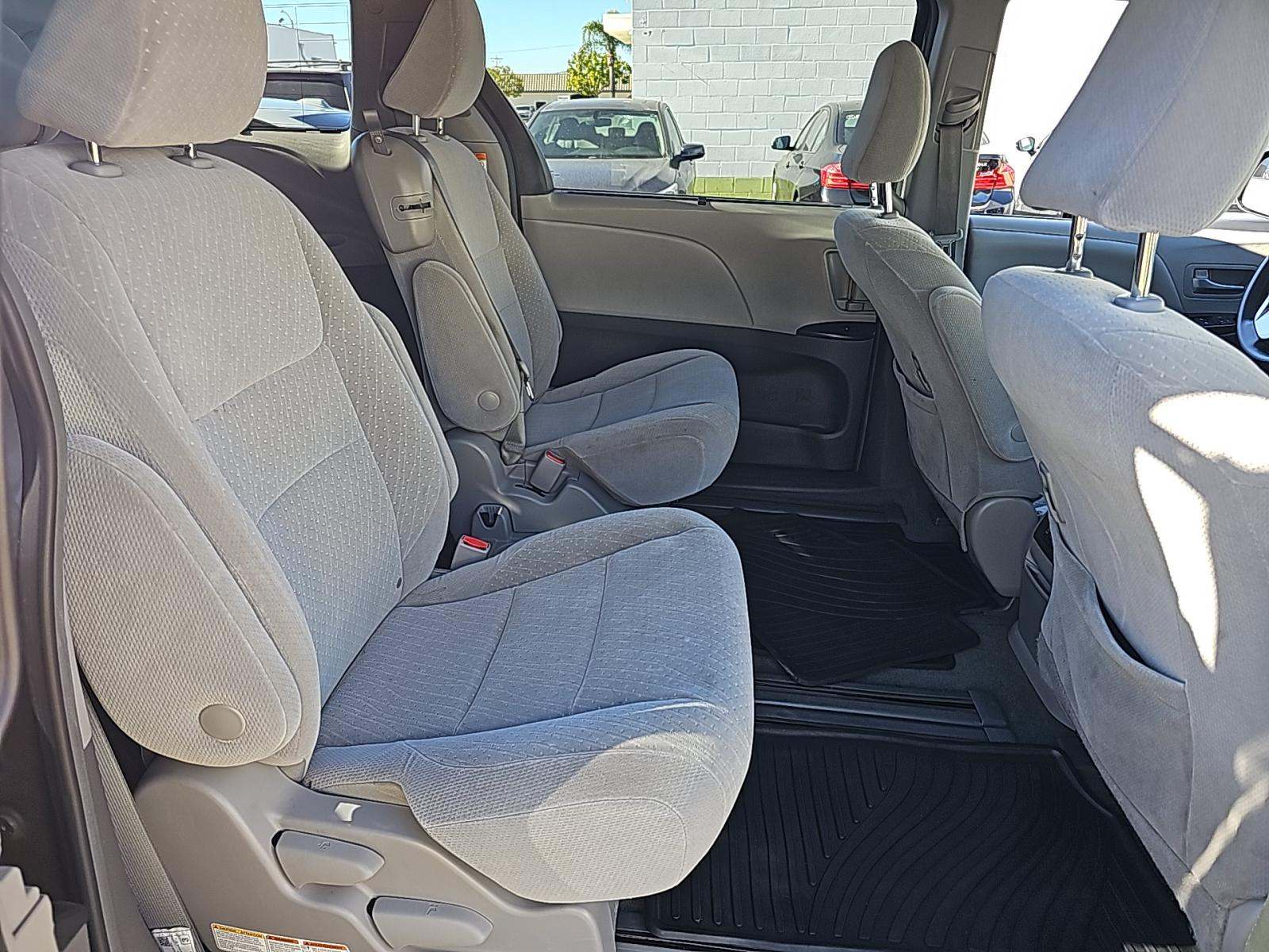 2018 Toyota Sienna LE FWD