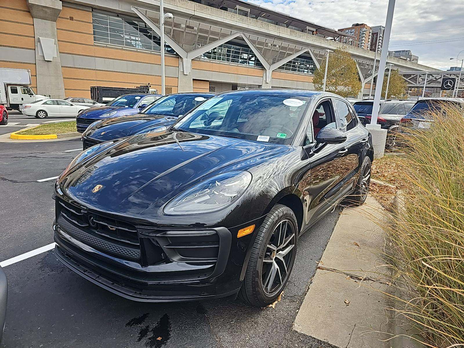 2025 Porsche Macan Base AWD