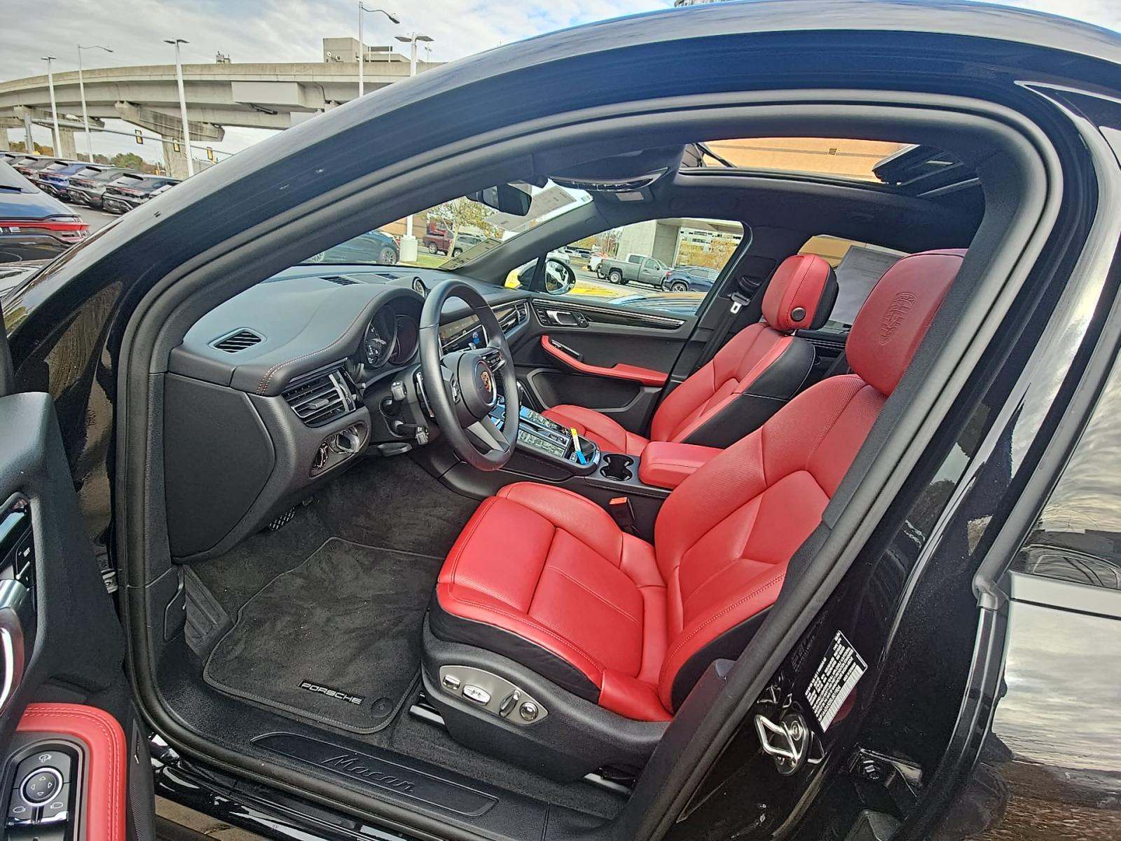 2025 Porsche Macan Base AWD