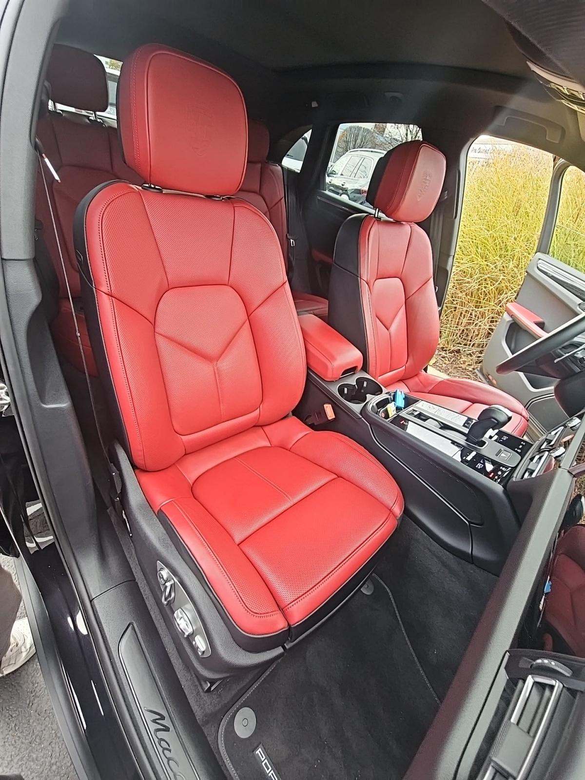 2025 Porsche Macan Base AWD