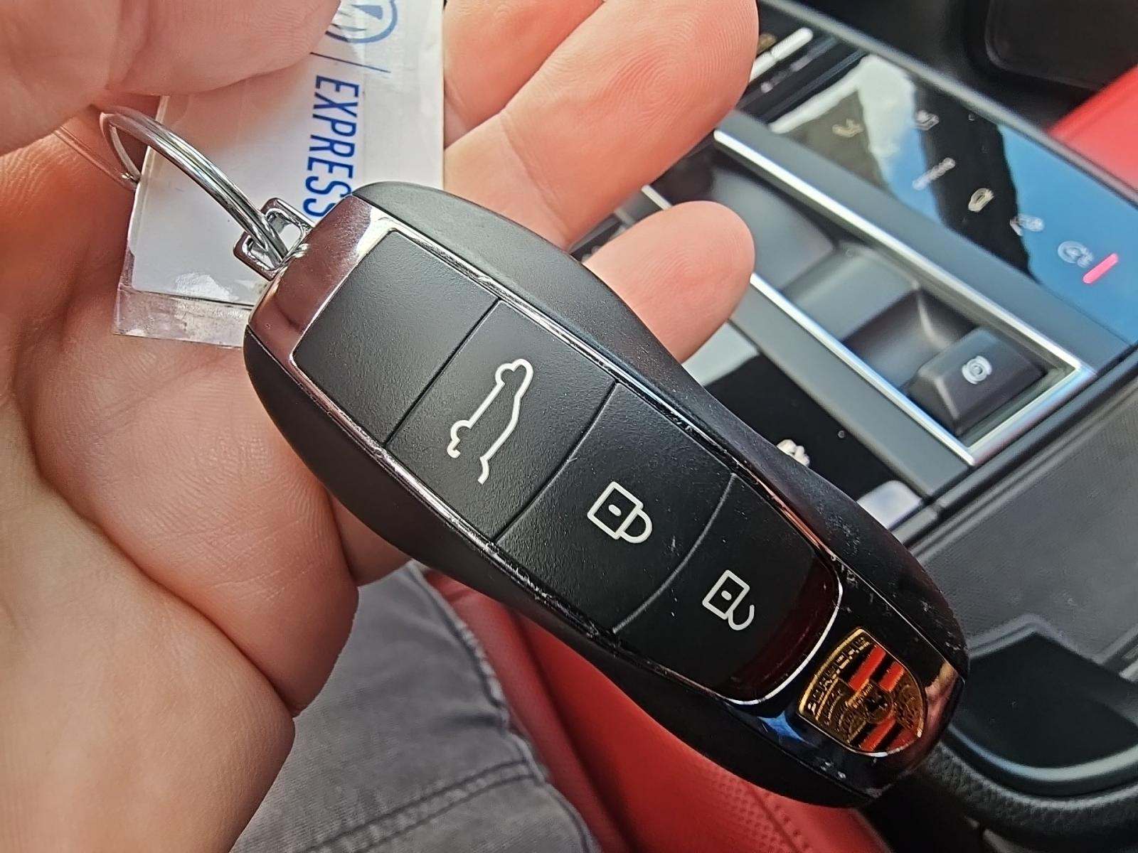 2025 Porsche Macan Base AWD