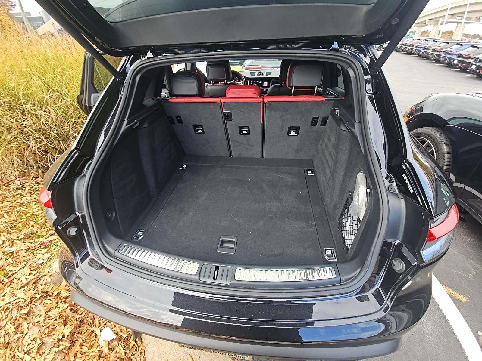 2025 Porsche Macan Base AWD