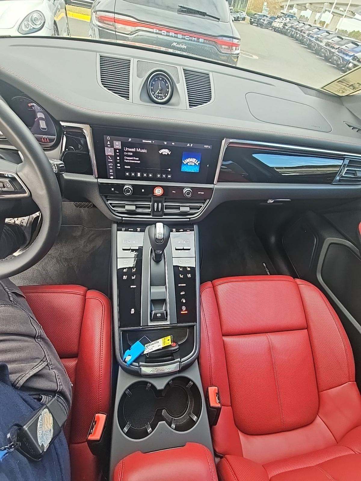 2025 Porsche Macan Base AWD