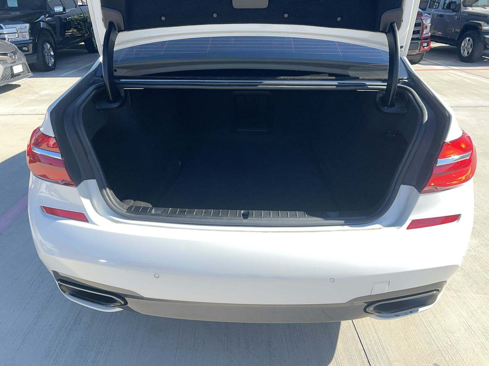 2016 BMW 7 Series 740i M SPORT LINE RWD