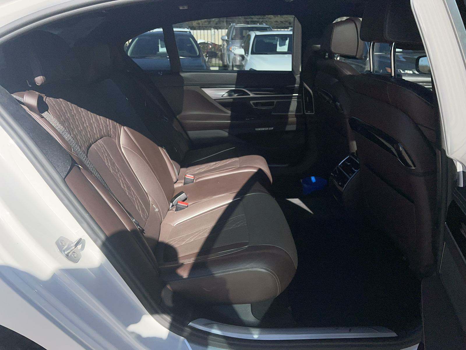 2016 BMW 7 Series 740i M SPORT LINE RWD