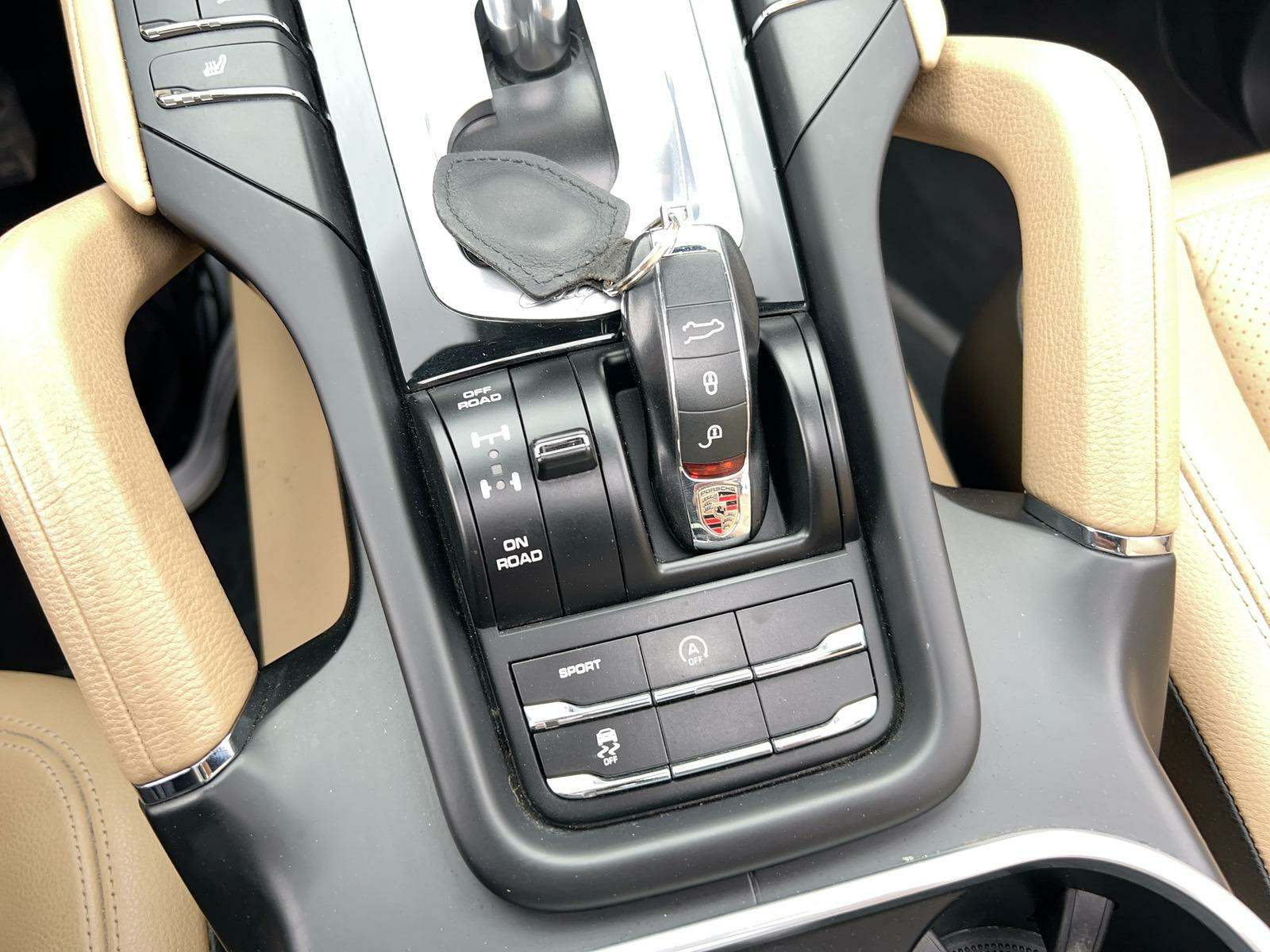 2016 Porsche Cayenne 4D SUV 3.6L AWD