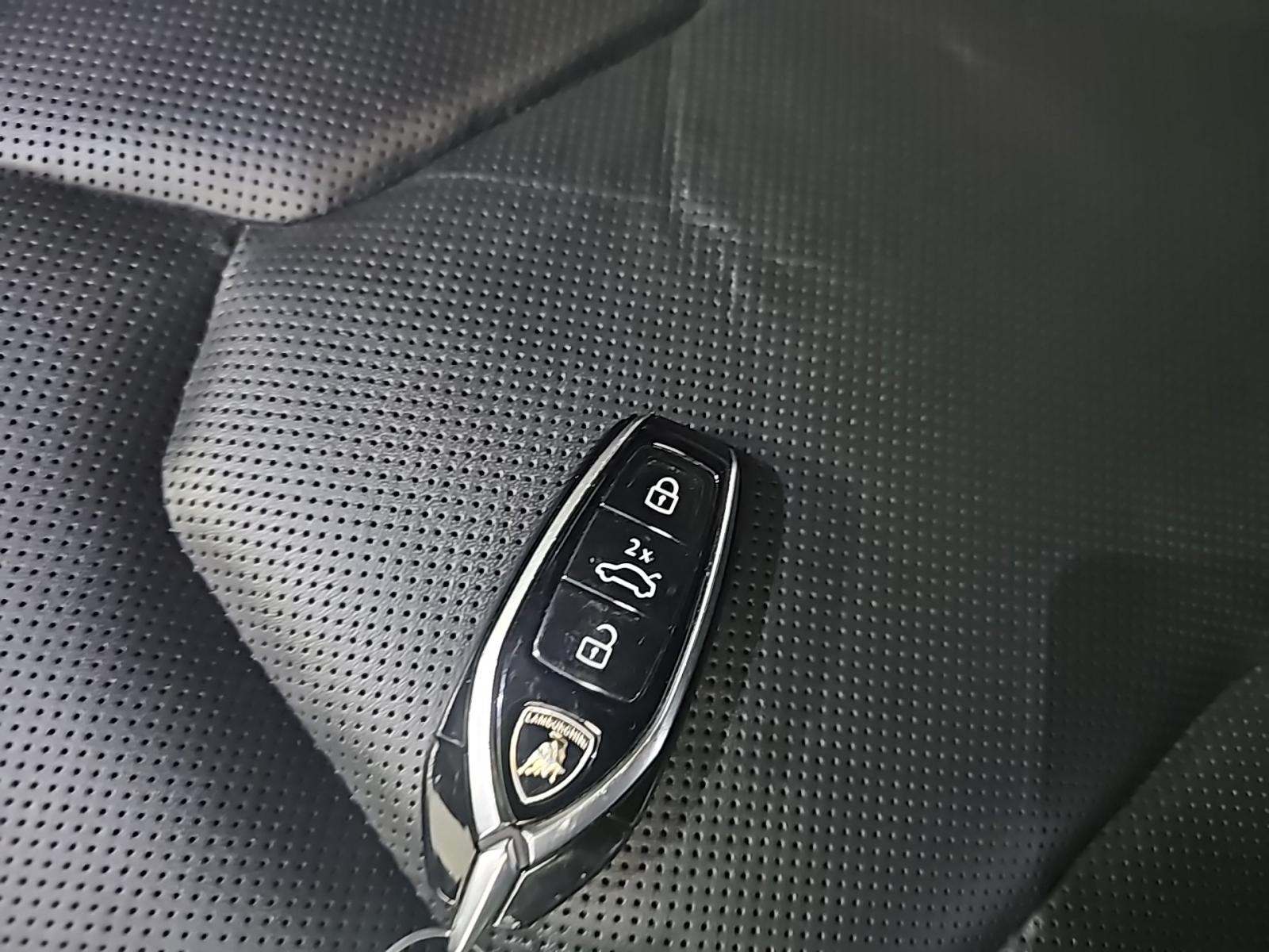 2021 Lamborghini Urus Base AWD