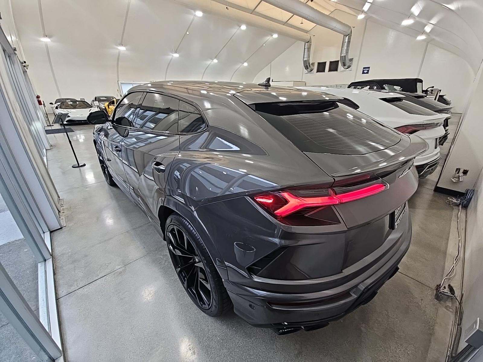 2021 Lamborghini Urus Base AWD