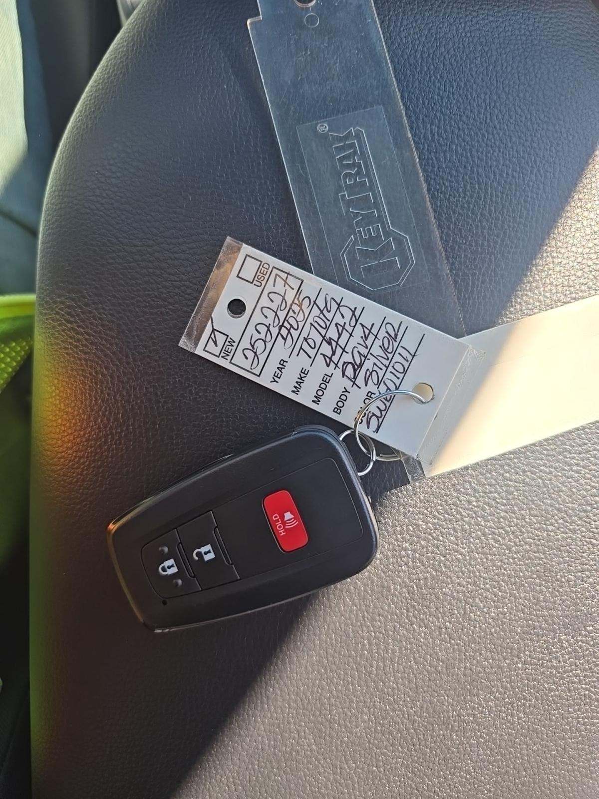 2025 Toyota RAV4 XLE AWD