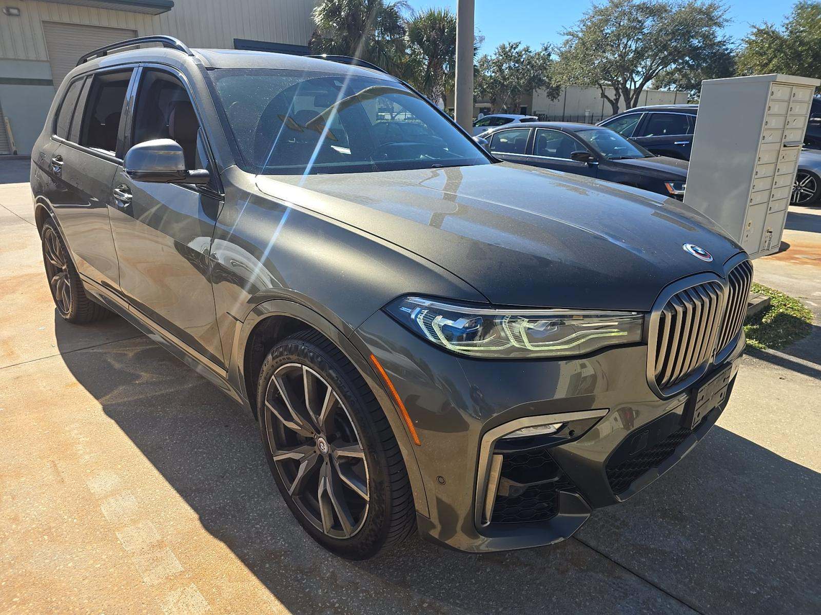 2022 BMW X7 M50i AWD