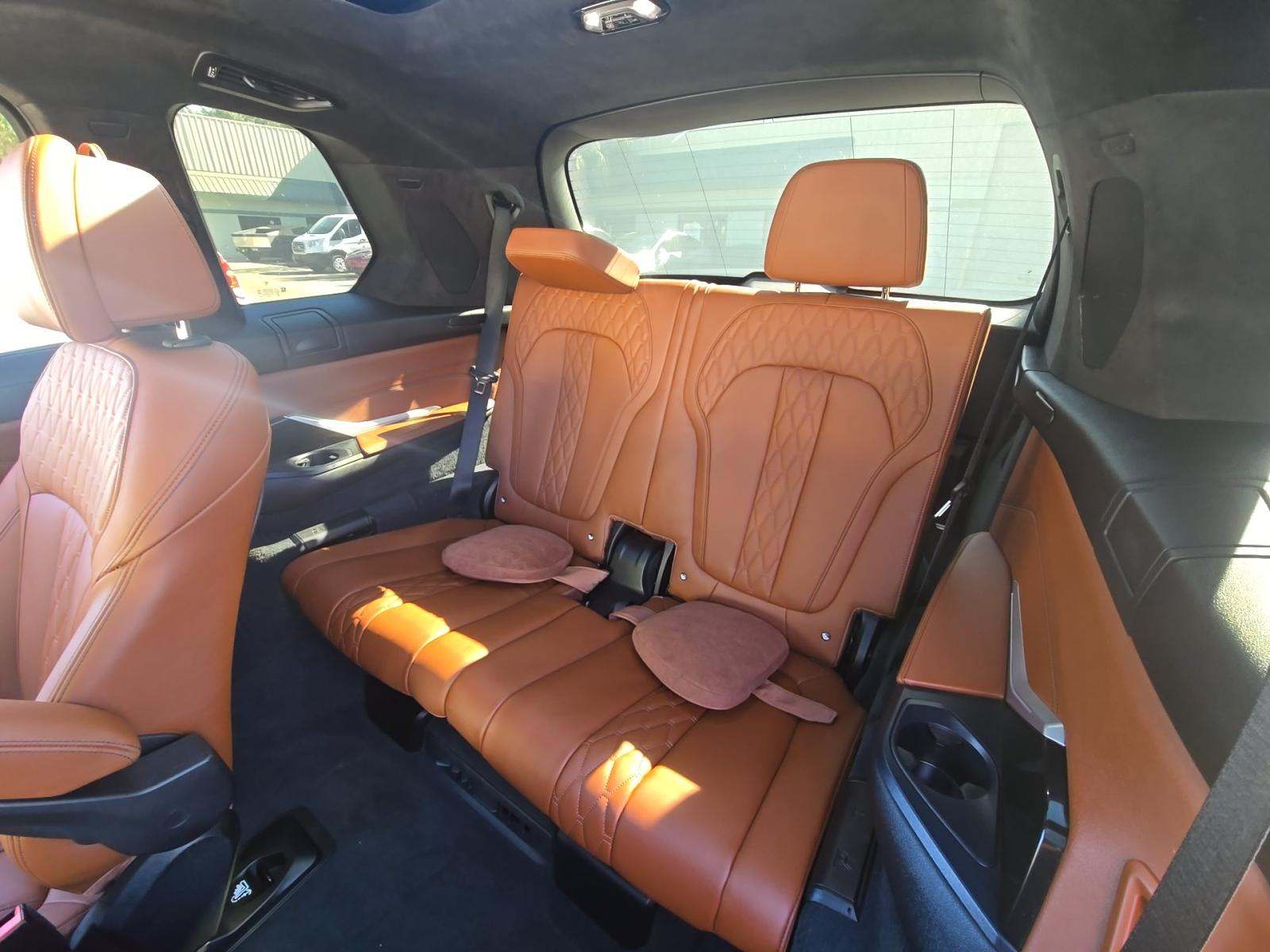 2022 BMW X7 M50i AWD