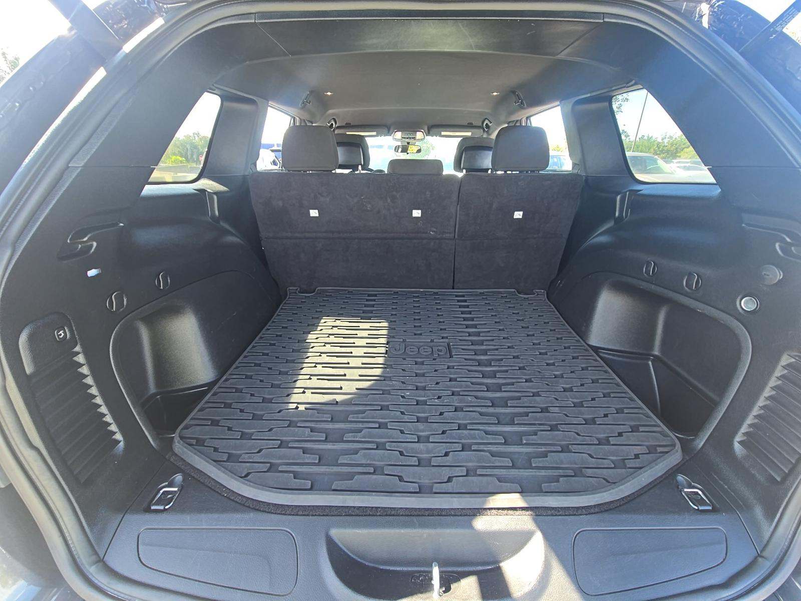 2021 Jeep Grand Cherokee Laredo AWD