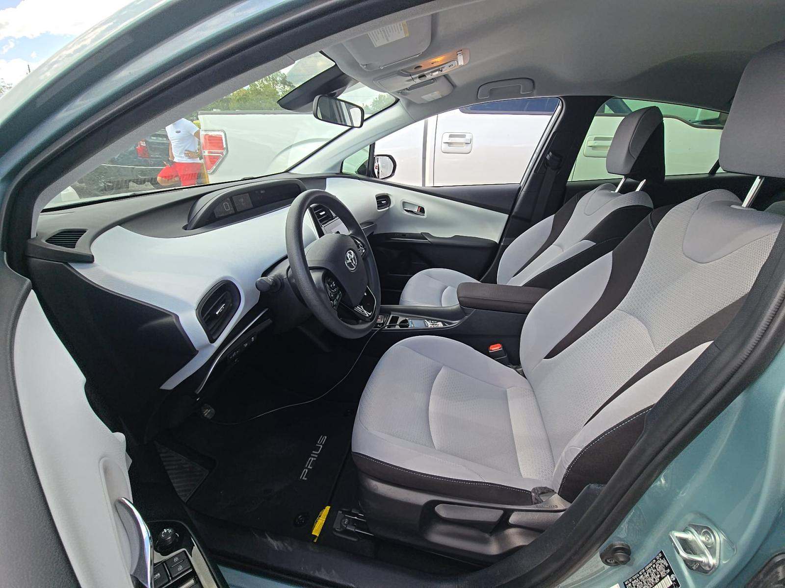 2020 Toyota Prius LE FWD