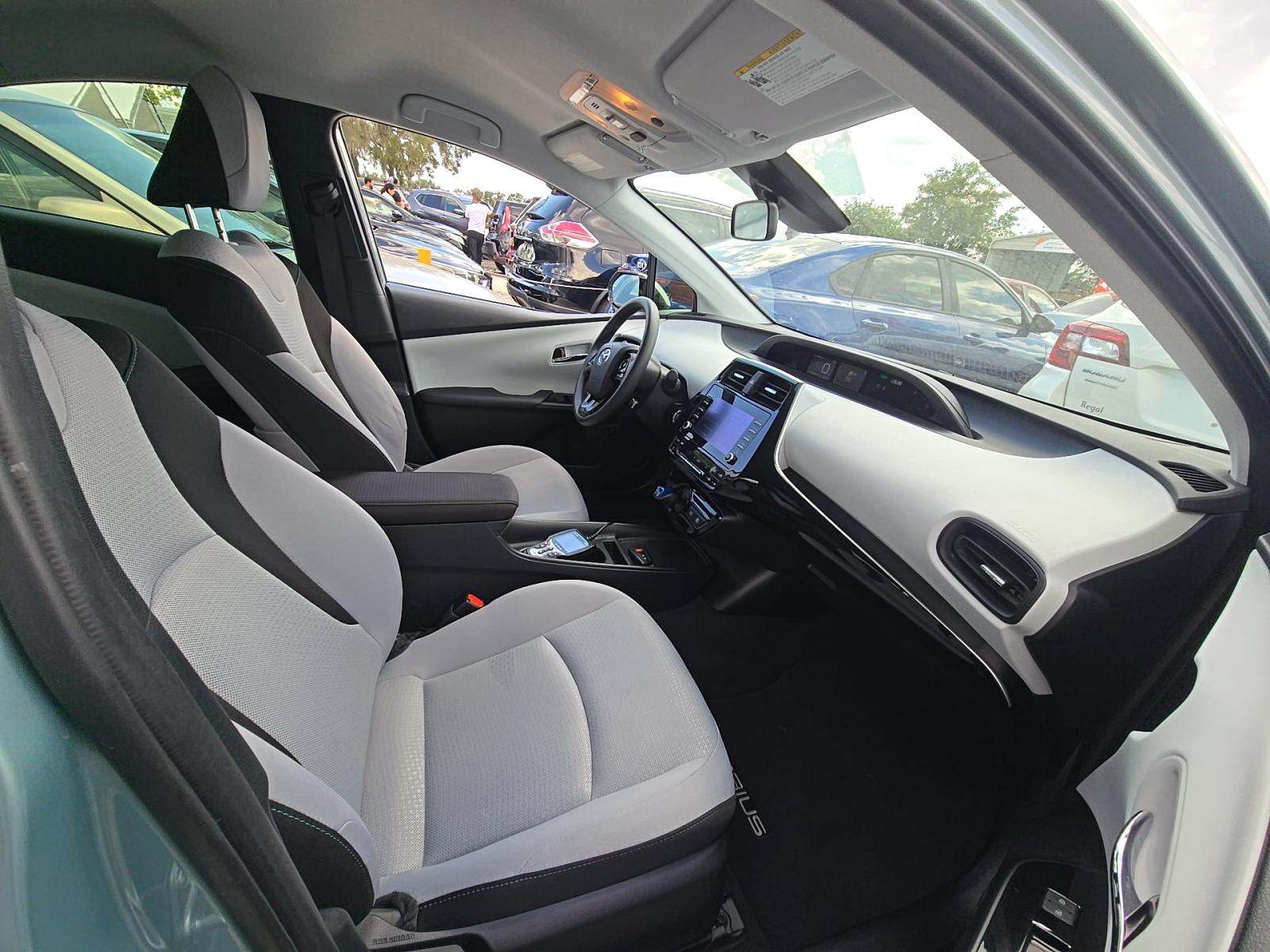 2020 Toyota Prius LE FWD