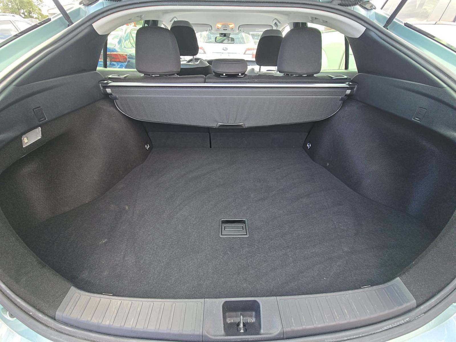 2020 Toyota Prius LE FWD