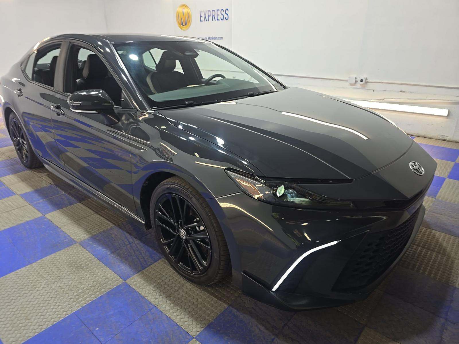 2025 Toyota Camry SE FWD