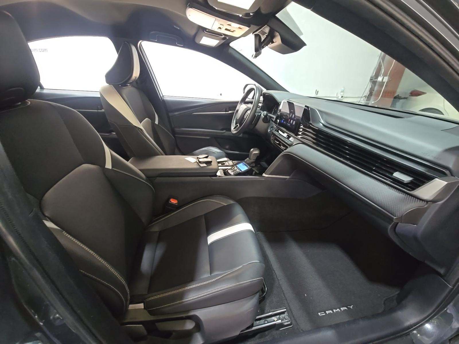 2025 Toyota Camry SE FWD