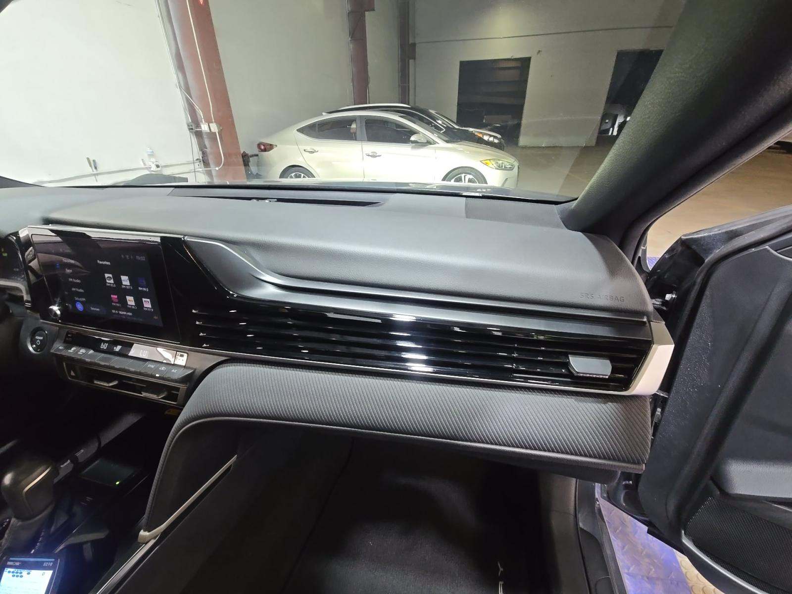 2025 Toyota Camry SE FWD