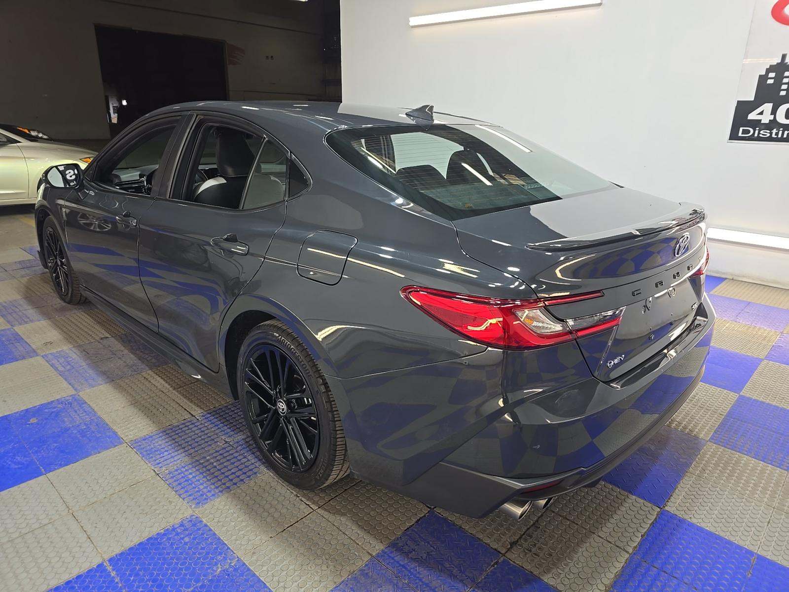 2025 Toyota Camry SE FWD