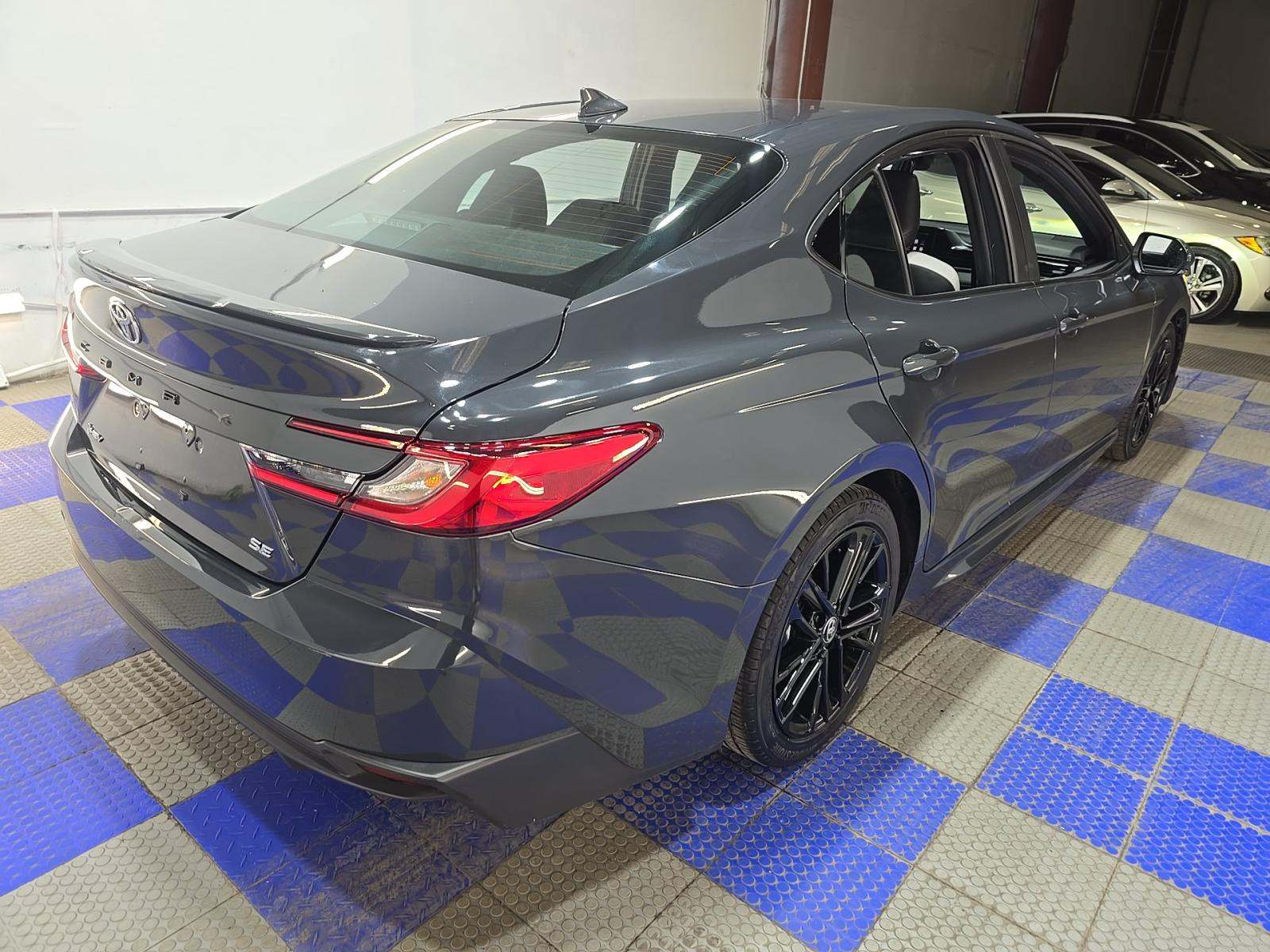 2025 Toyota Camry SE FWD