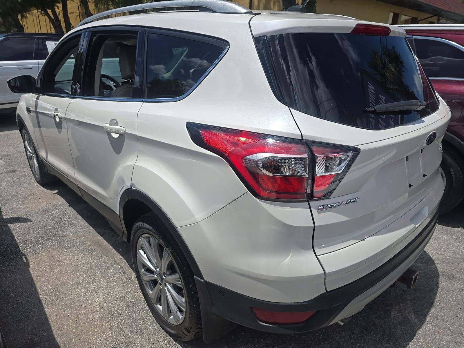 FORD ESCAPE - 2