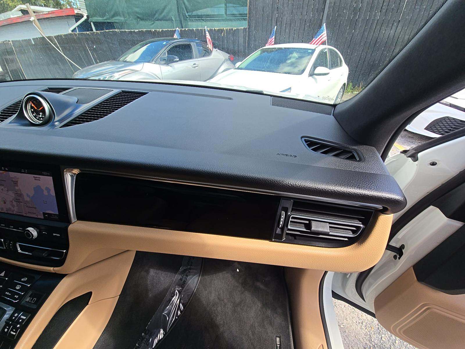 2020 Porsche Macan Base AWD