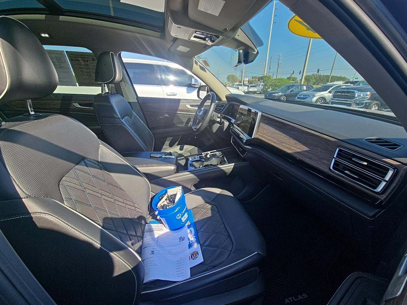 2024 Volkswagen Atlas 2.0T SEL Premium R-Line AWD