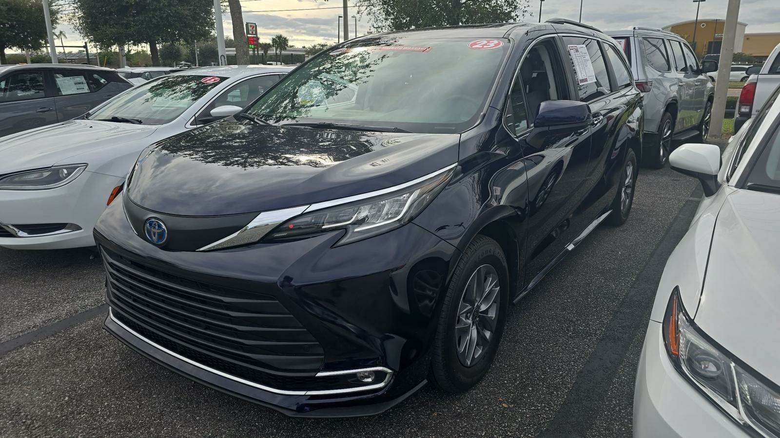 2023 Toyota Sienna XLE 8-Passenger 120.5