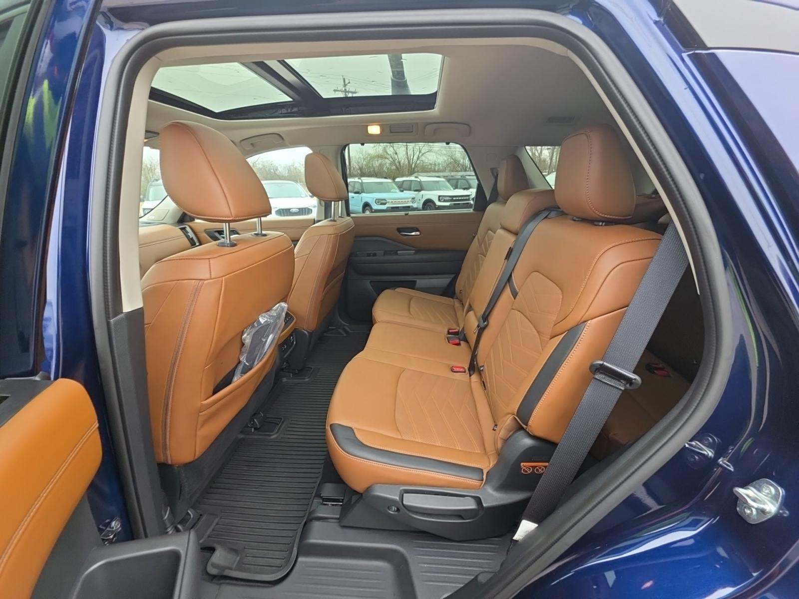 2024 Nissan Pathfinder Platinum FWD